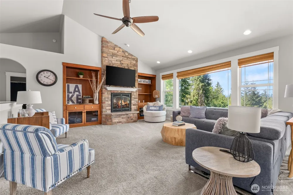 341 W Reeves Hill Drive Shelton, WA 98584