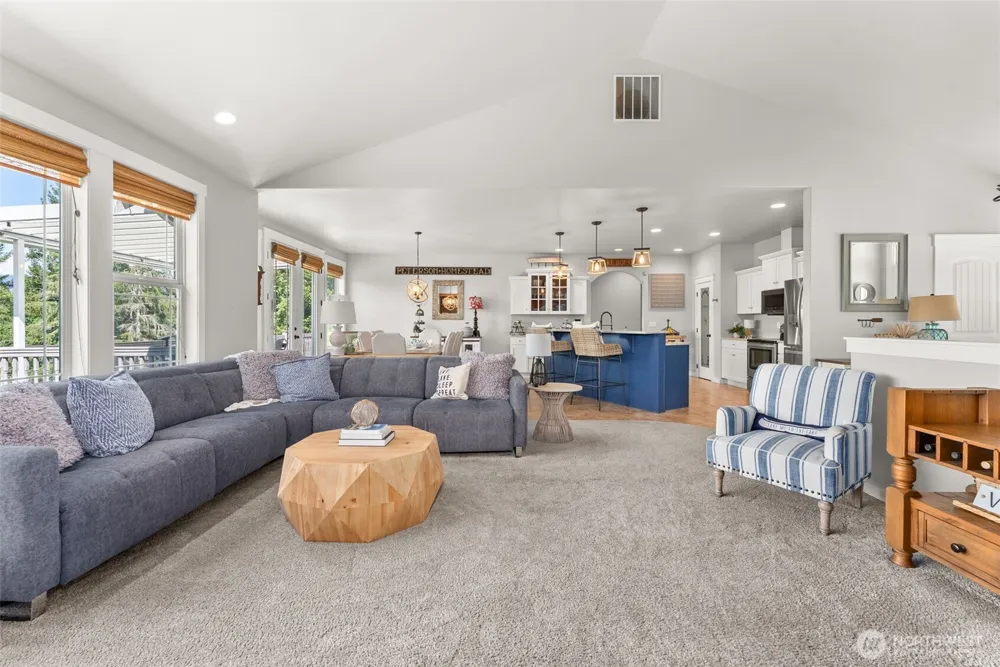 341 W Reeves Hill Drive Shelton, WA 98584