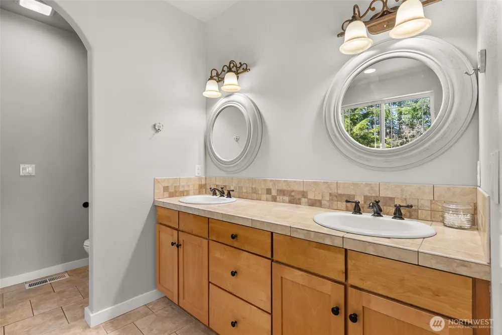 341 W Reeves Hill Drive Shelton, WA 98584