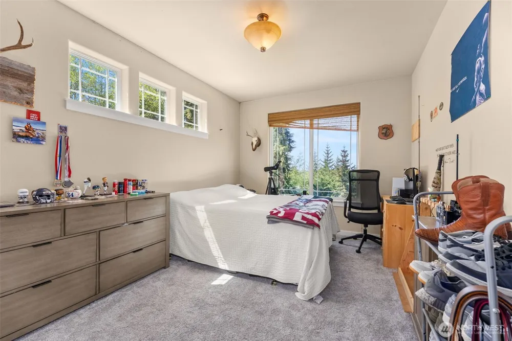 341 W Reeves Hill Drive Shelton, WA 98584