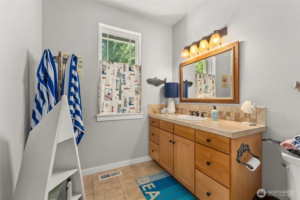 341 W Reeves Hill Drive Shelton, WA 98584