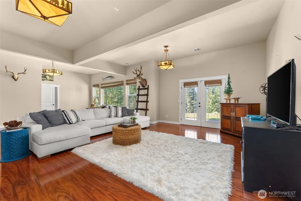 341 W Reeves Hill Drive Shelton, WA 98584