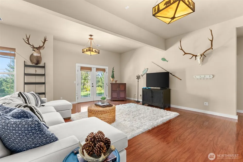 341 W Reeves Hill Drive Shelton, WA 98584