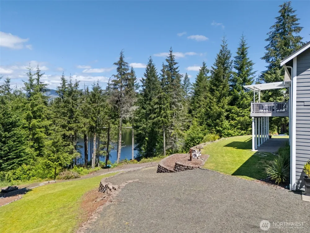 341 W Reeves Hill Drive Shelton, WA 98584