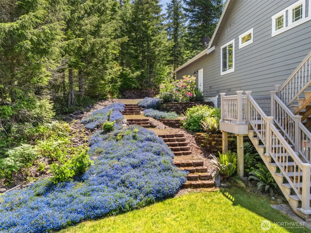 341 W Reeves Hill Drive Shelton, WA 98584