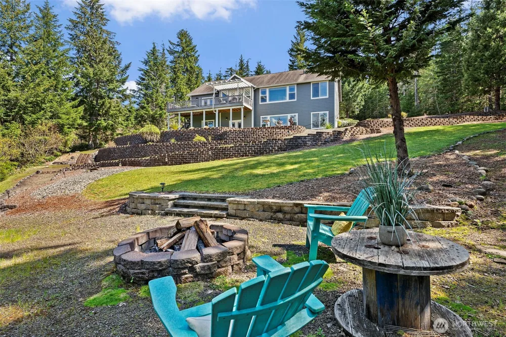 341 W Reeves Hill Drive Shelton, WA 98584