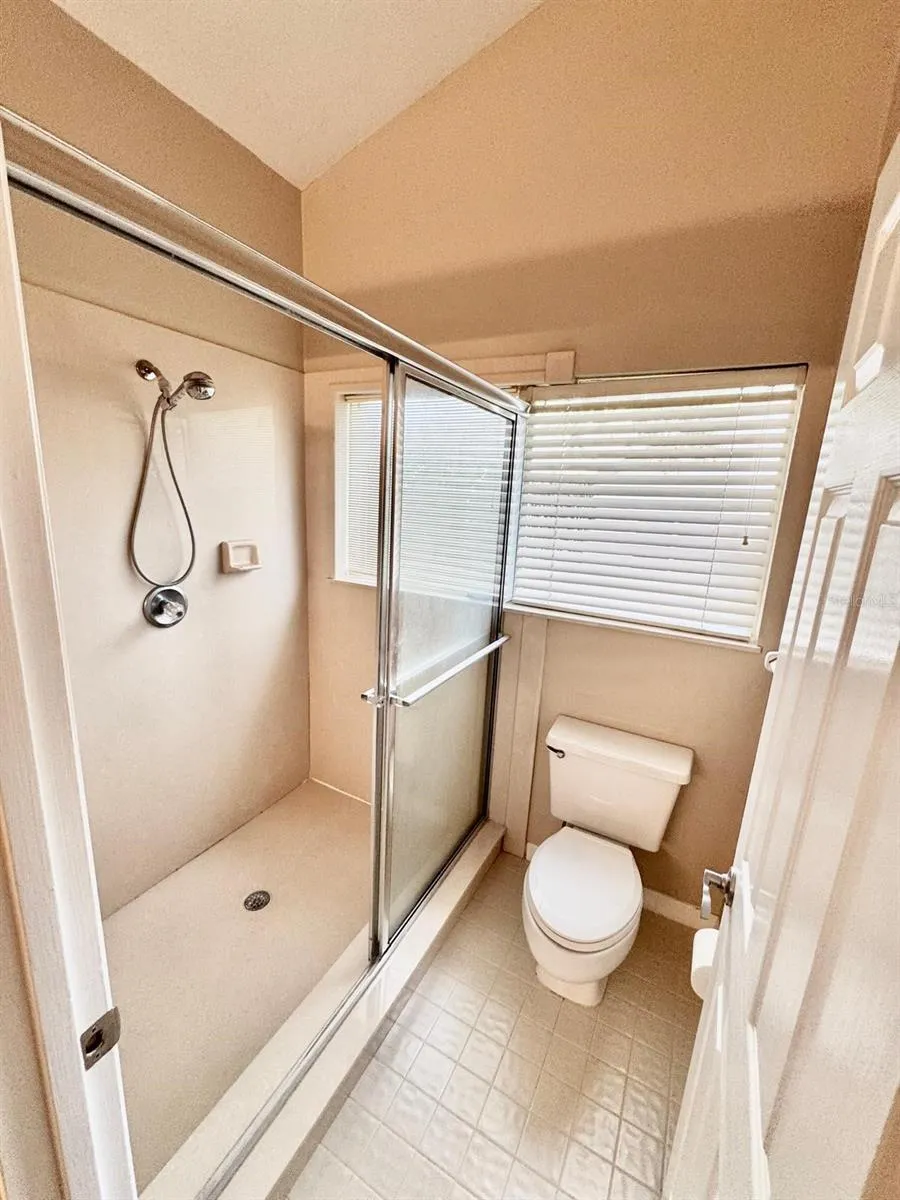 5121 FAIRWAY ONE DRIVE Valrico, FL 33596