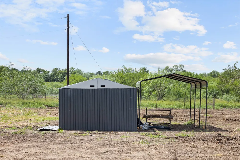 3315 Dry Creek Road Lockhart, TX 78644