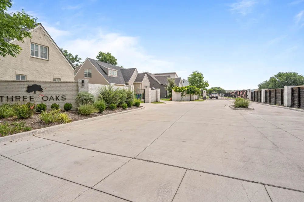 5618 Oaks Lane Westworth Village, TX 76114