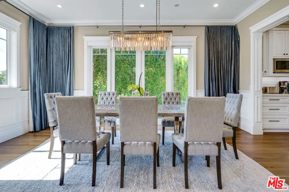 19633 Wells Drive Tarzana, CA 91356