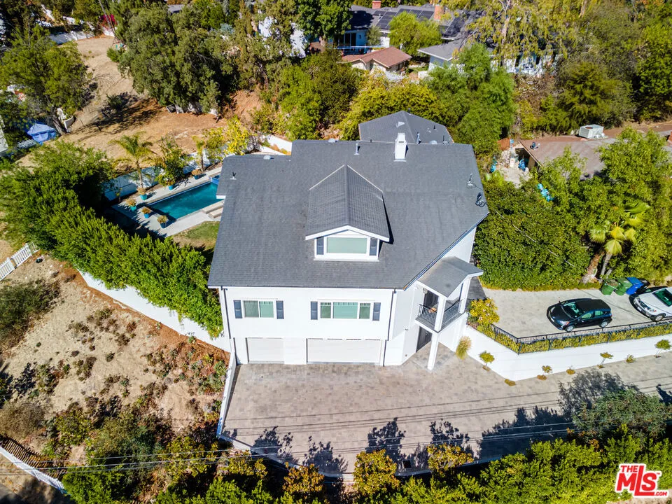 19633 Wells Drive Tarzana, CA 91356