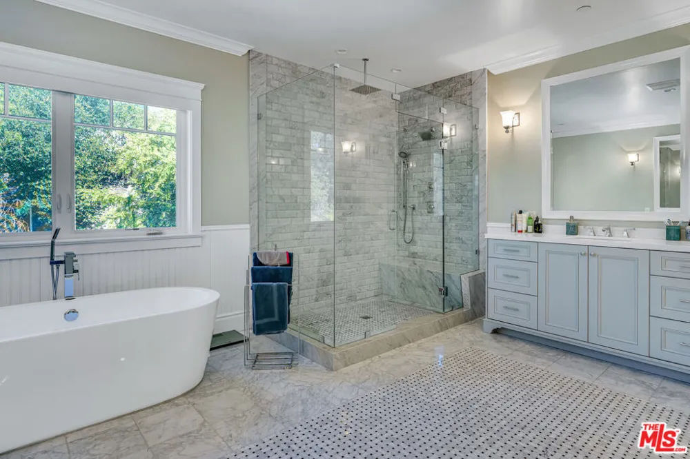 19633 Wells Drive Tarzana, CA 91356