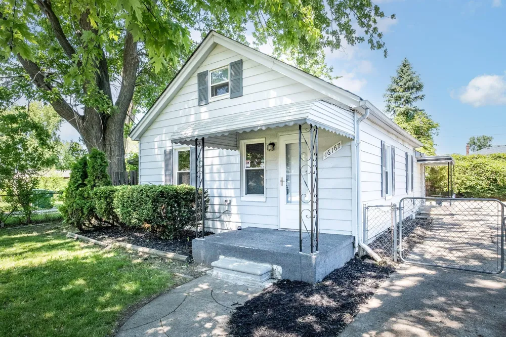 16167 Hauss Avenue Eastpointe City, MI 48021