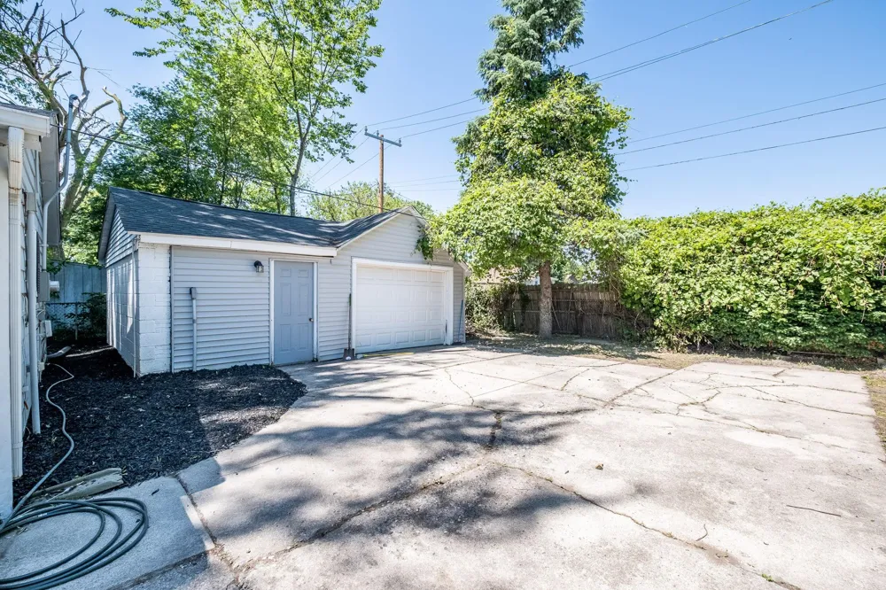 16167 Hauss Avenue Eastpointe City, MI 48021