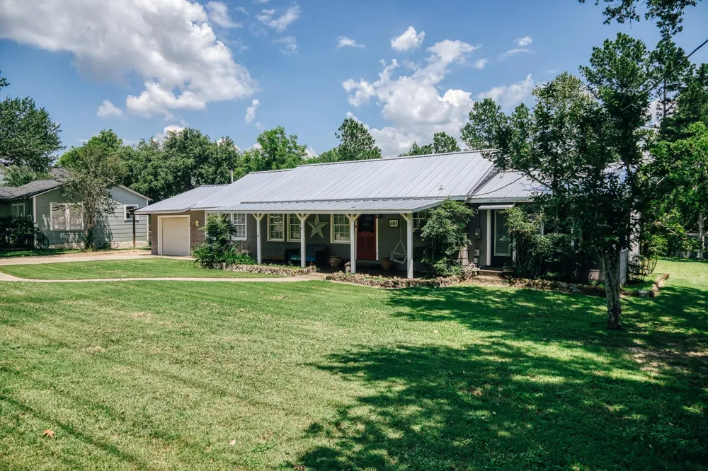 601 S Masonic Street Bellville, TX 77418