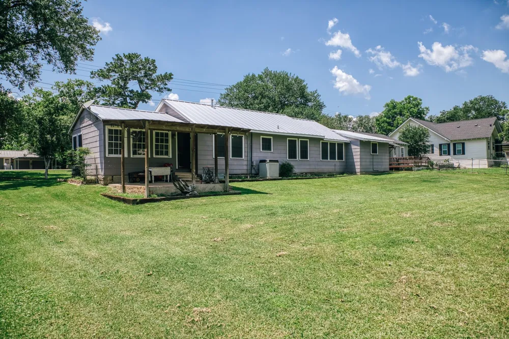 601 S Masonic Street Bellville, TX 77418