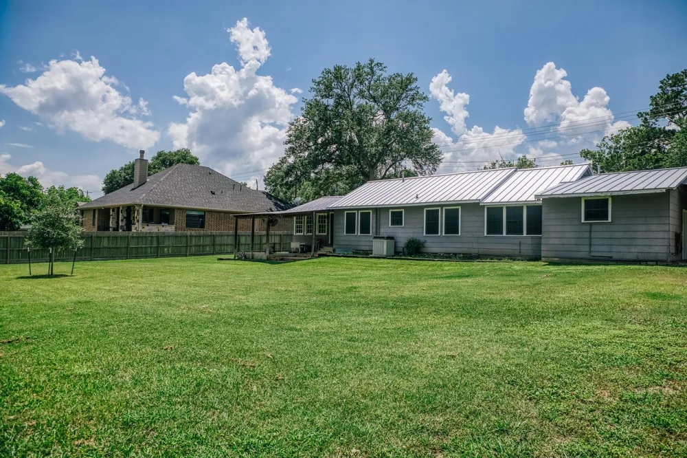 601 S Masonic Street Bellville, TX 77418
