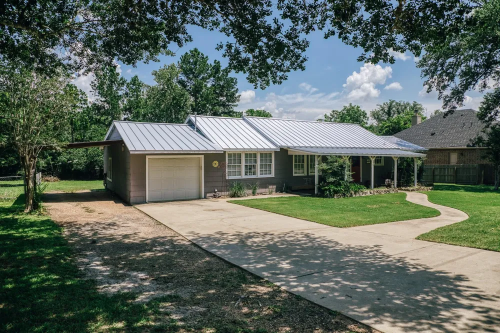 601 S Masonic Street Bellville, TX 77418