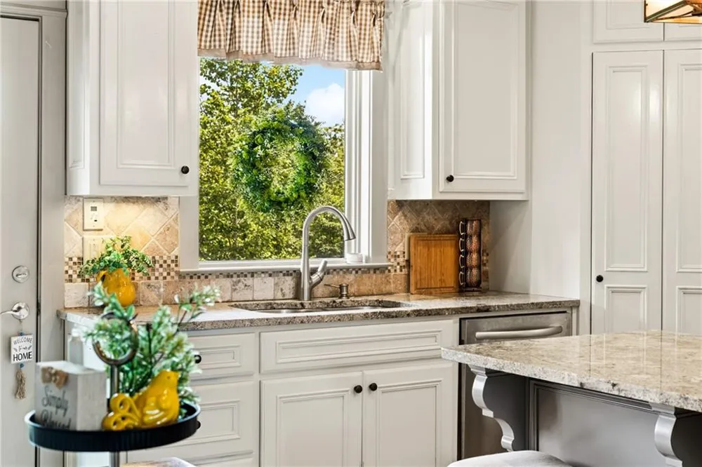 65 Cottage Lane Toccoa, GA 30577