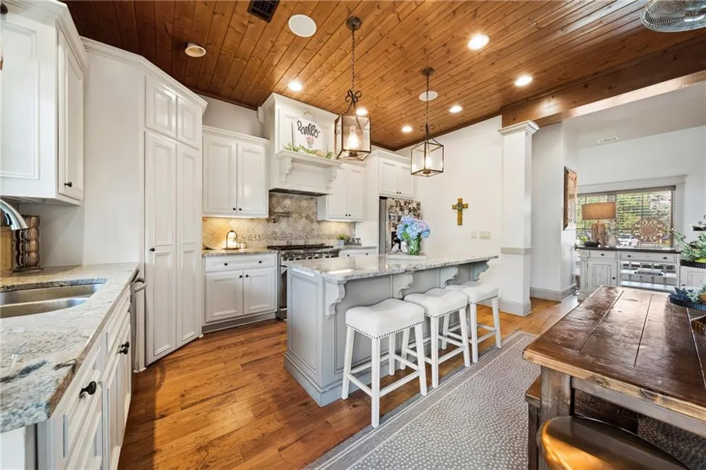 65 Cottage Lane Toccoa, GA 30577