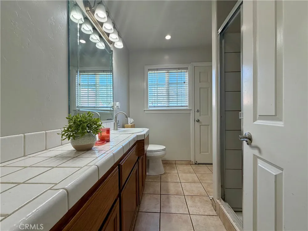 6032 Oliva Avenue Lakewood, CA 90712