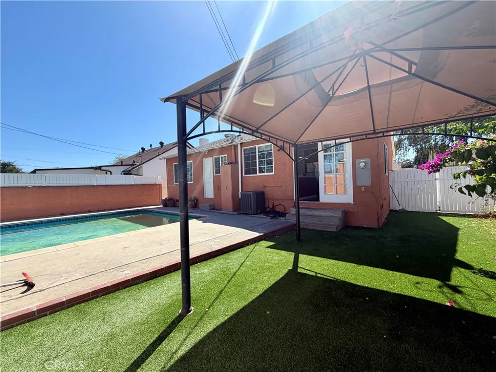 6032 Oliva Avenue Lakewood, CA 90712