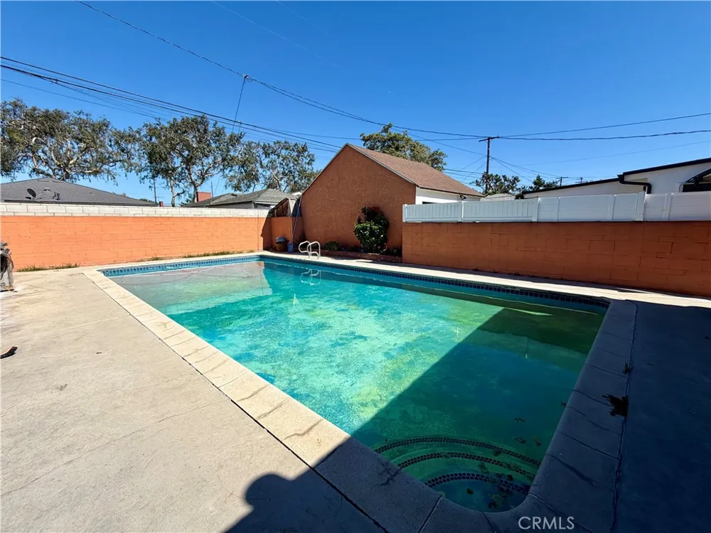 6032 Oliva Avenue Lakewood, CA 90712