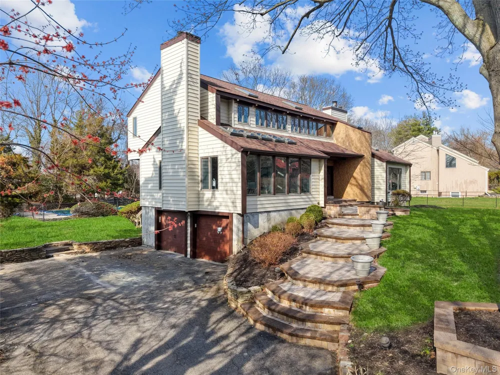 3 Indian Valley Road East Setauket, NY 11733