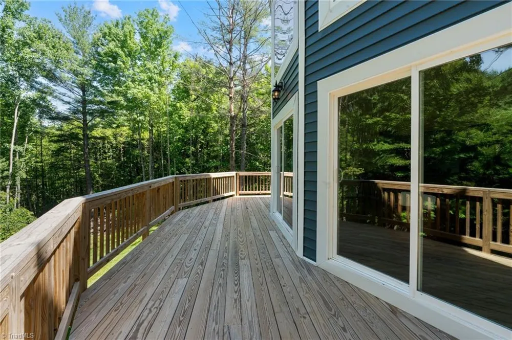 686 SweetWater Road Boomer, NC 28606