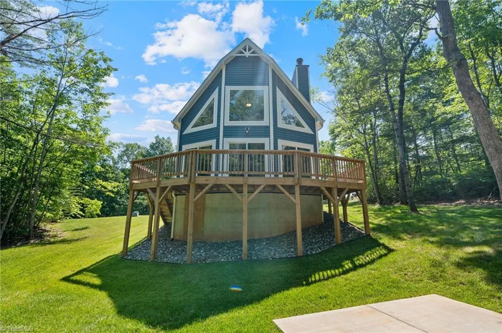 686 SweetWater Road Boomer, NC 28606