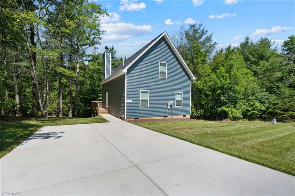 686 SweetWater Road Boomer, NC 28606
