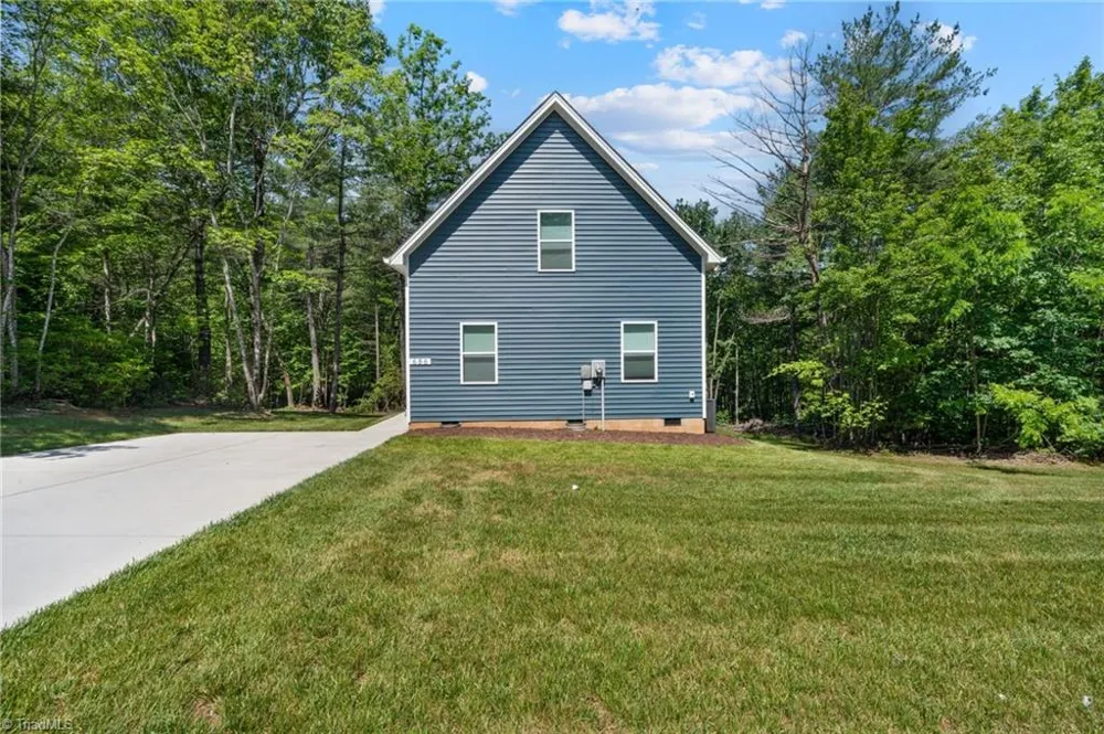 686 SweetWater Road Boomer, NC 28606