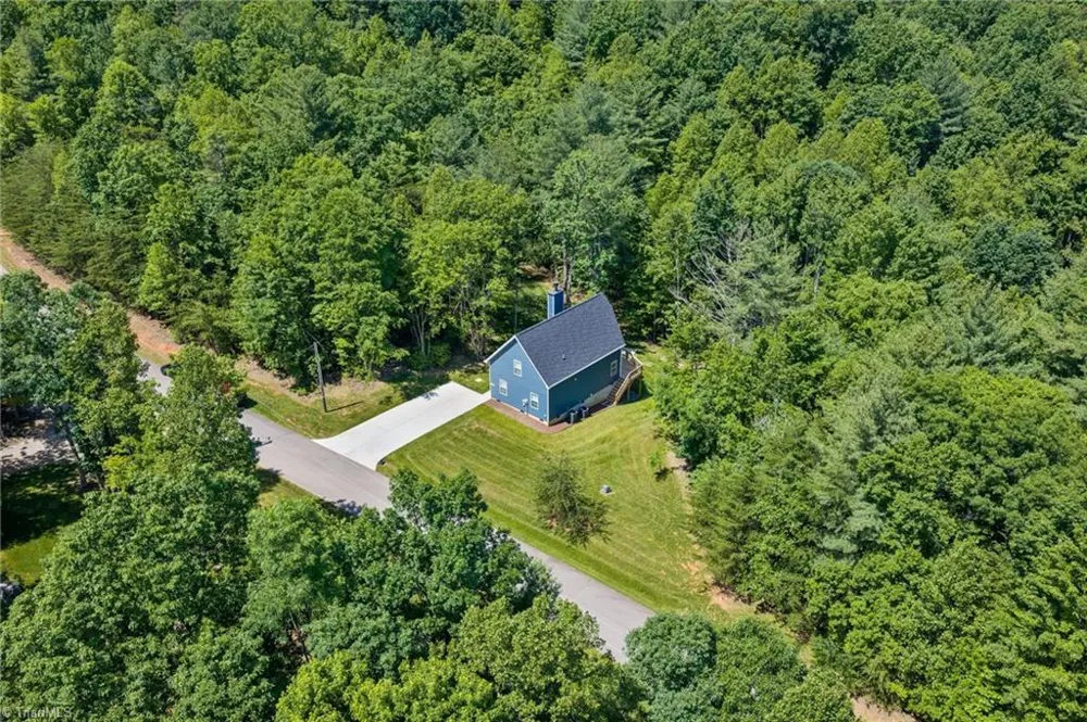 686 SweetWater Road Boomer, NC 28606