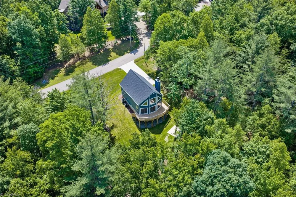 686 SweetWater Road Boomer, NC 28606