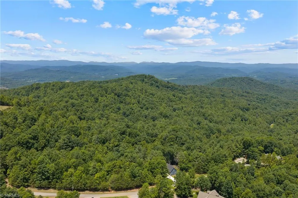 686 SweetWater Road Boomer, NC 28606