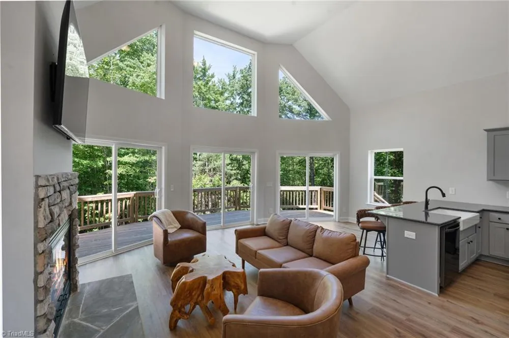 686 SweetWater Road Boomer, NC 28606
