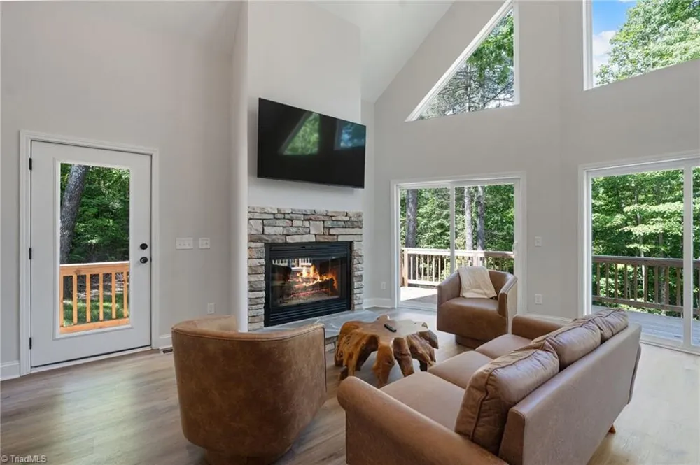 686 SweetWater Road Boomer, NC 28606