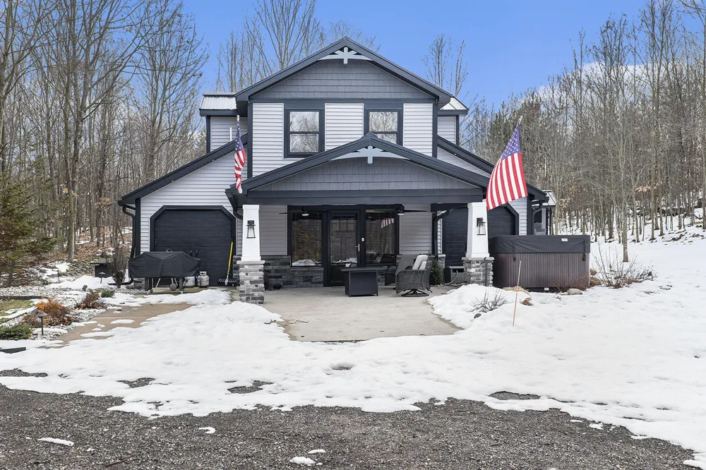 8851 E 8 Mile Road Dover Township, MI 49656