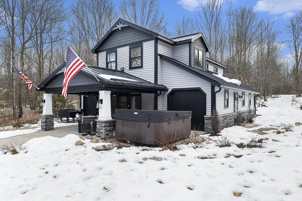 8851 E 8 Mile Road Dover Township, MI 49656
