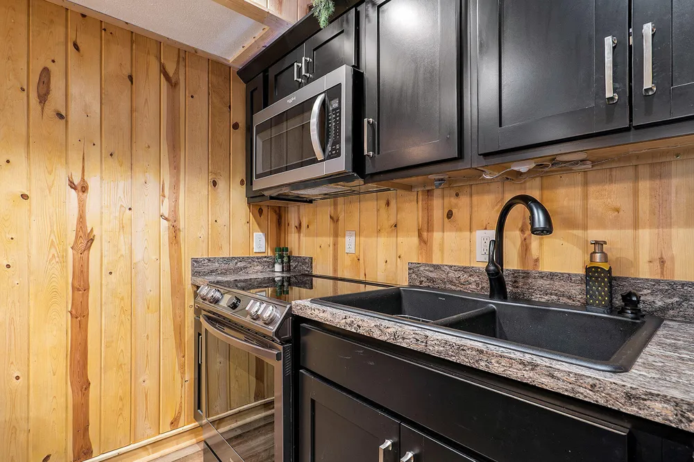8851 E 8 Mile Road Dover Township, MI 49656