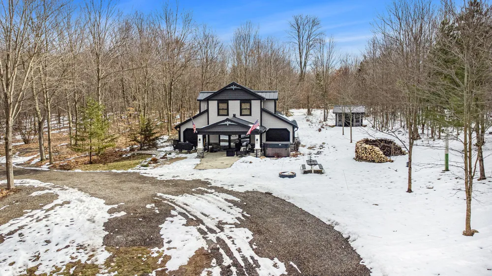 8851 E 8 Mile Road Dover Township, MI 49656