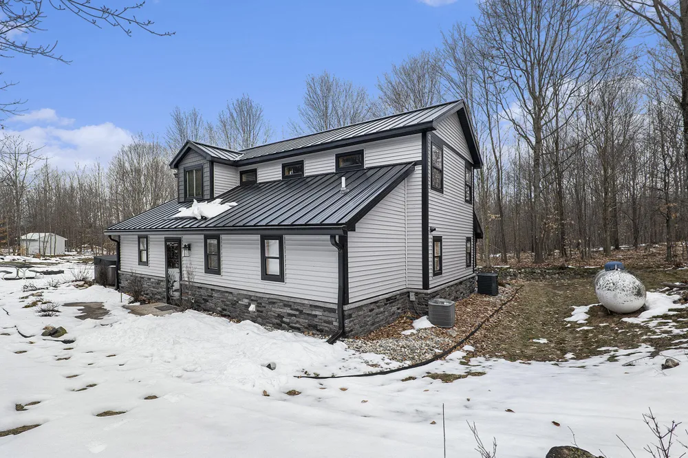 8851 E 8 Mile Road Dover Township, MI 49656