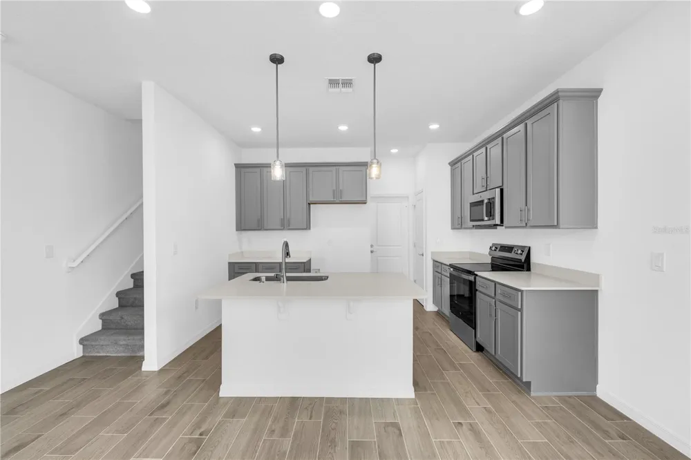 906 CASTLEFORD AVENUE Palm Bay, FL 32905