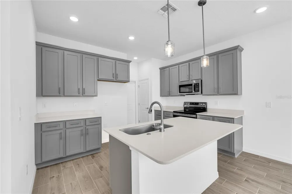 906 CASTLEFORD AVENUE Palm Bay, FL 32905