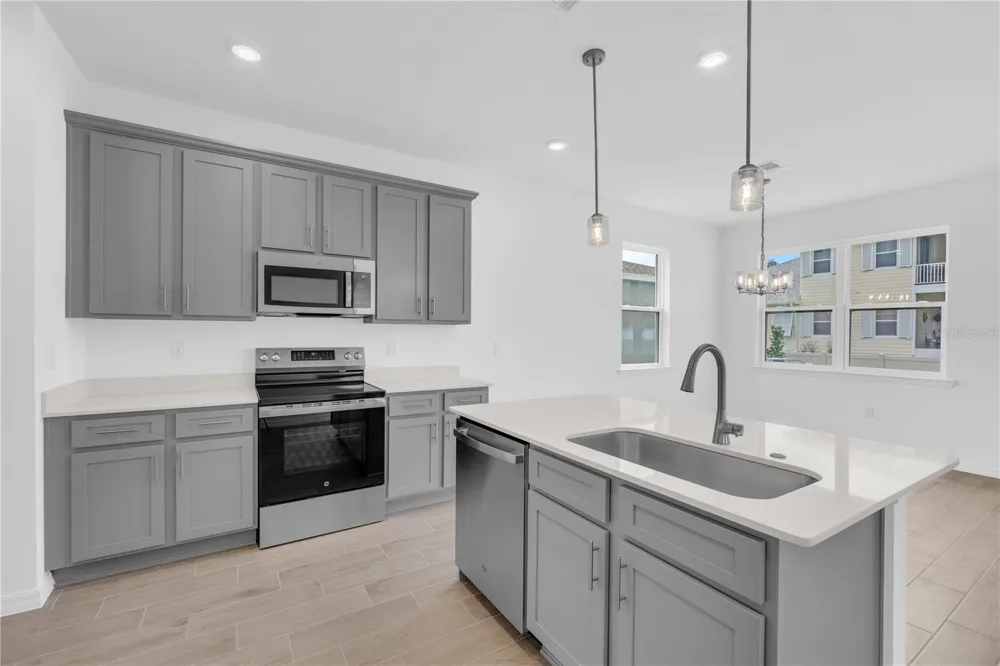 906 CASTLEFORD AVENUE Palm Bay, FL 32905