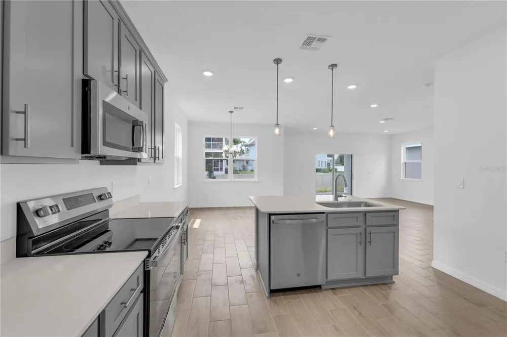 906 CASTLEFORD AVENUE Palm Bay, FL 32905