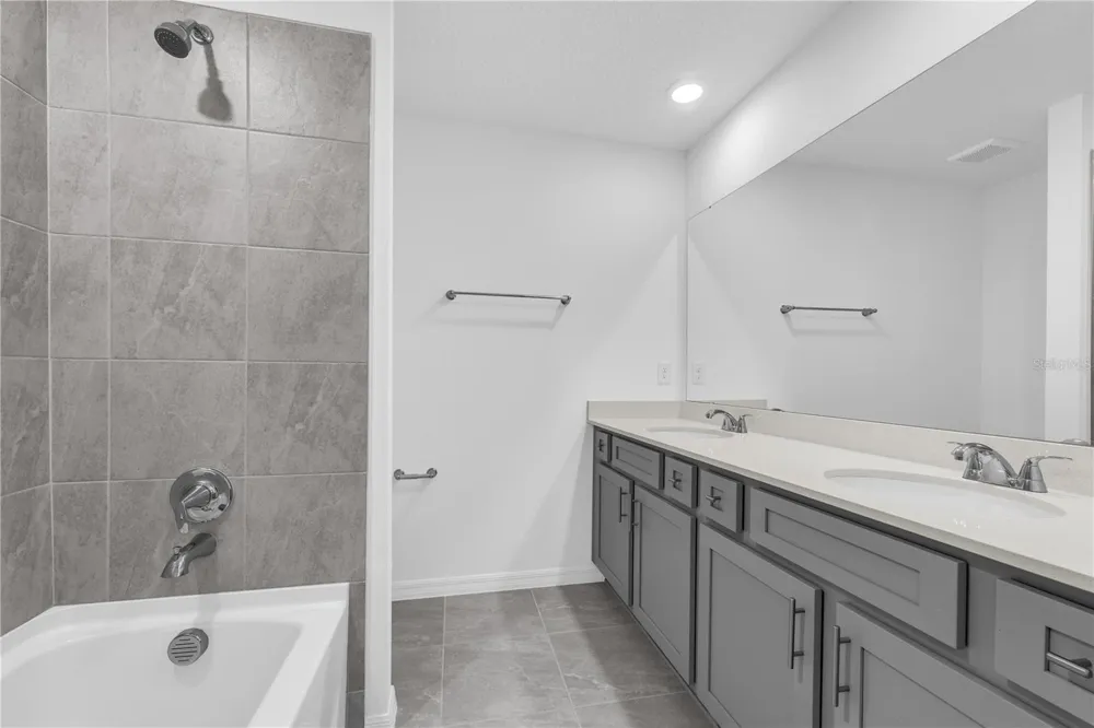 906 CASTLEFORD AVENUE Palm Bay, FL 32905