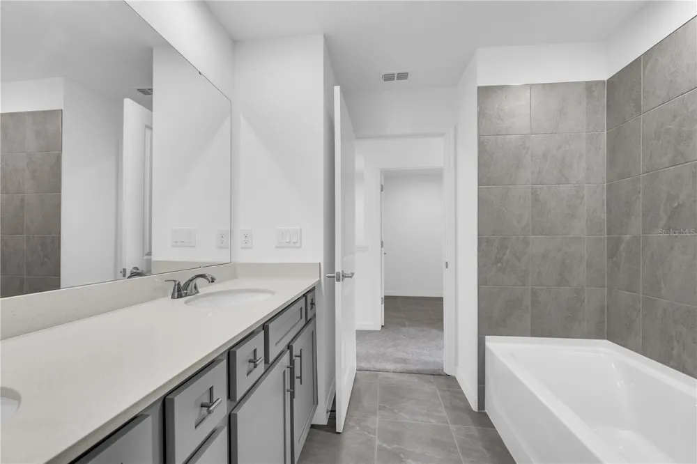 906 CASTLEFORD AVENUE Palm Bay, FL 32905