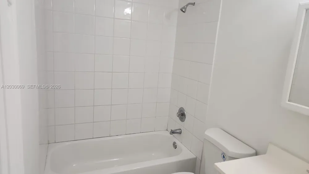 1817 NW 58th Ave #22 Lauderhill, FL 33313