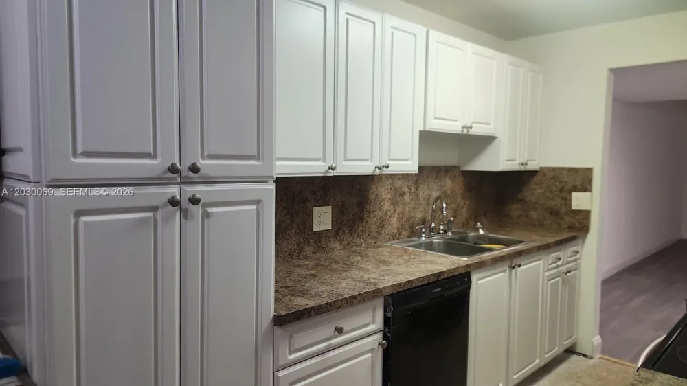 1817 NW 58th Ave #22 Lauderhill, FL 33313